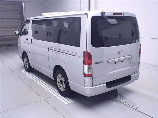 TOYOTA HIACE VAN 2020