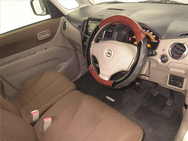 NISSAN ROOX 2010