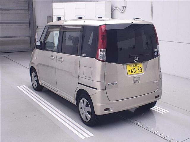 NISSAN ROOX 2010