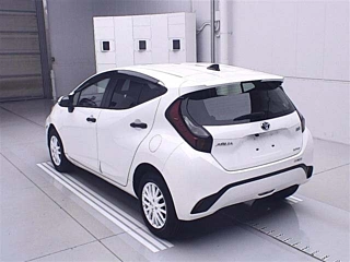 TOYOTA AQUA 2021