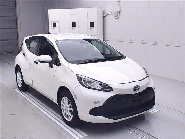 TOYOTA AQUA 2021