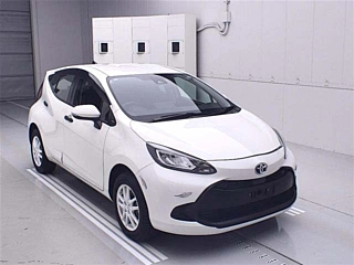 TOYOTA AQUA 2021