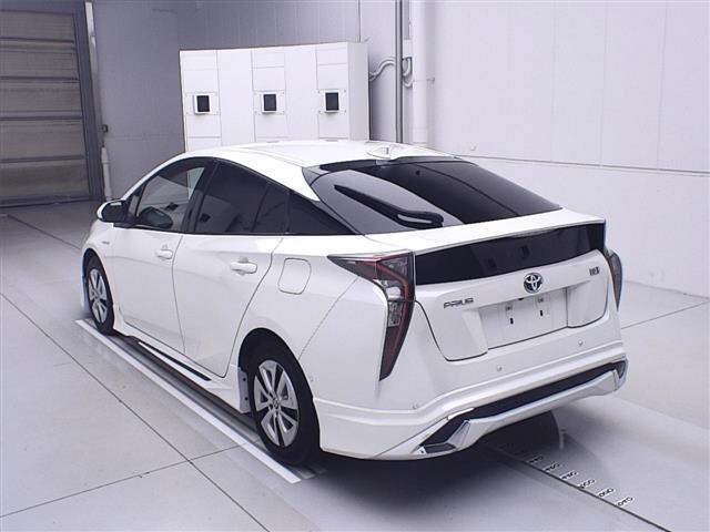 TOYOTA PRIUS 2018