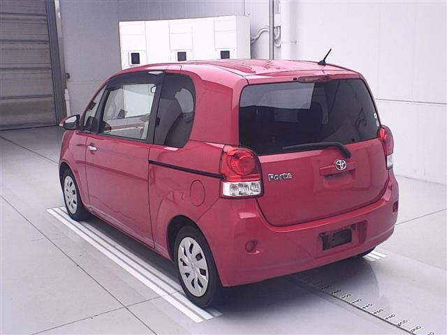 TOYOTA PORTE 2013
