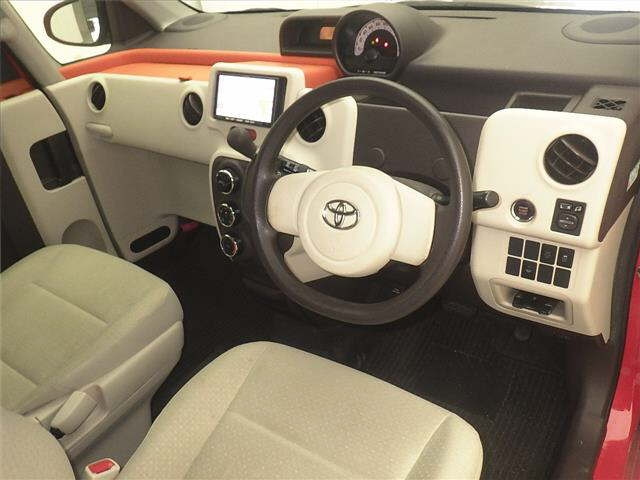 TOYOTA PORTE 2013
