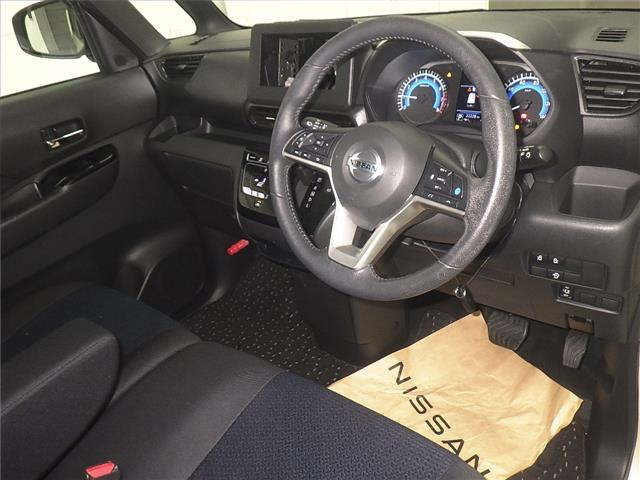 NISSAN ROOX 2022