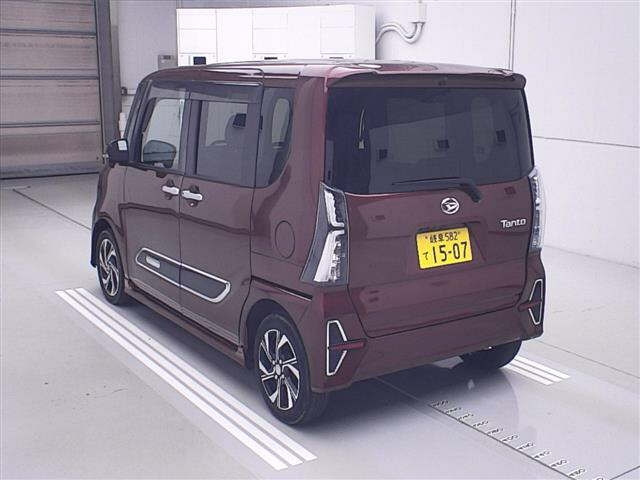 DAIHATSU TANTO 2021