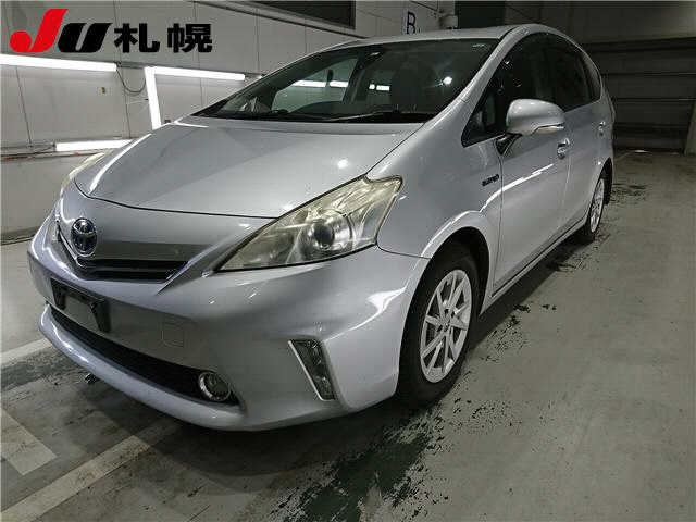 TOYOTA PRIUS ALPHA 2011