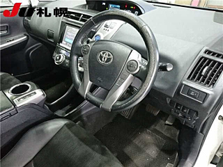 TOYOTA PRIUS ALPHA 2015