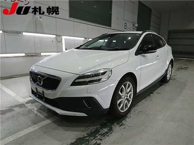 VOLVO V40 2016