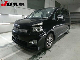TOYOTA VOXY 2010