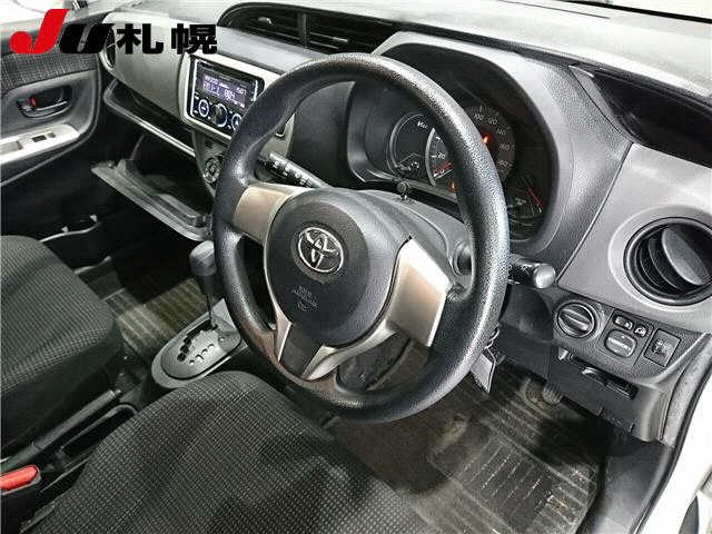 TOYOTA VITZ 2015