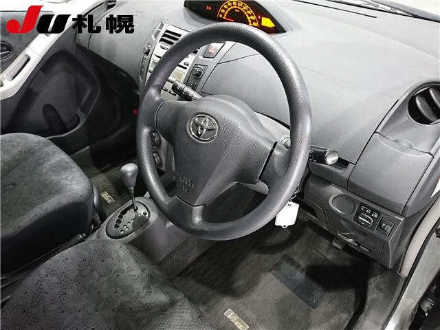 TOYOTA VITZ 2009