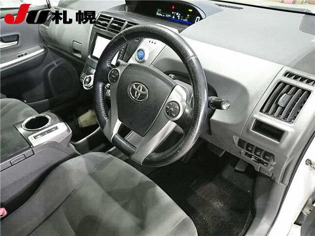 TOYOTA PRIUS ALPHA 2012