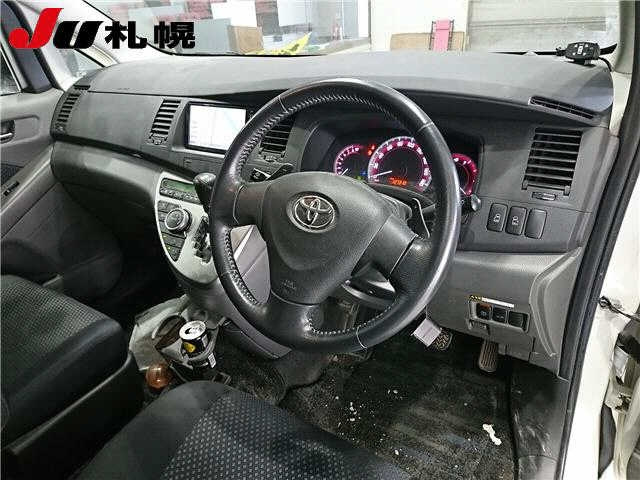 TOYOTA ISIS 2009