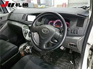 TOYOTA ISIS 2009