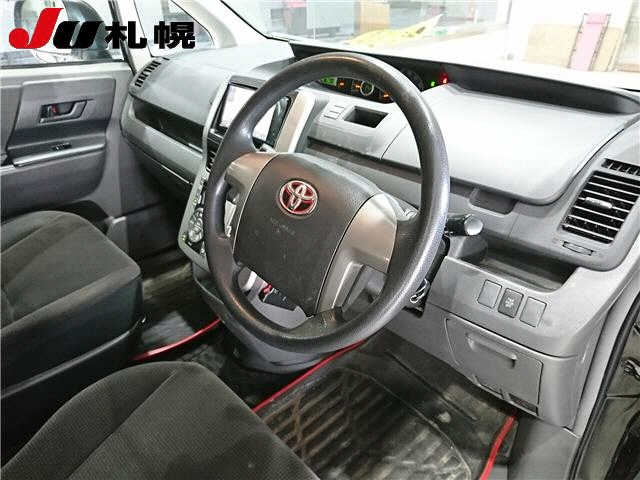 TOYOTA VOXY 2008