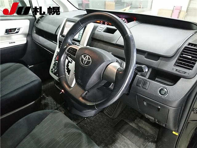 TOYOTA VOXY 2010