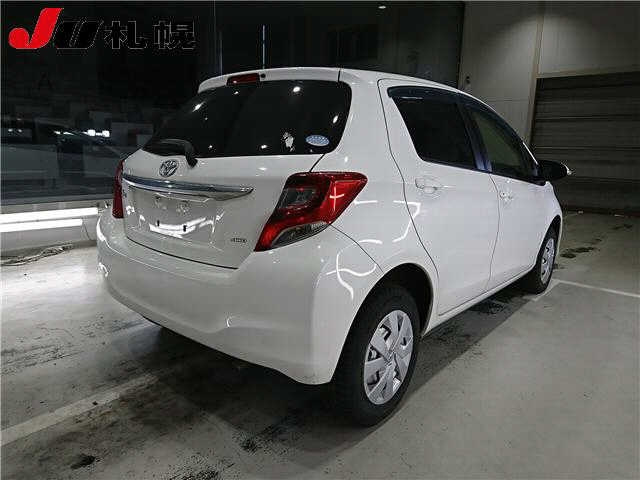 TOYOTA VITZ 2015