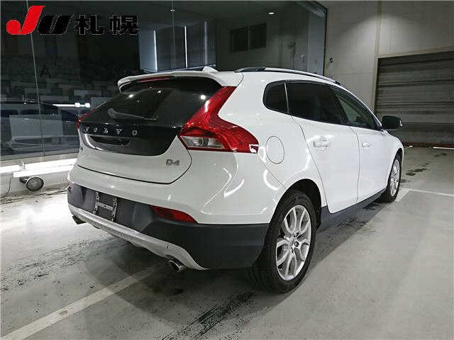 VOLVO V40 2016