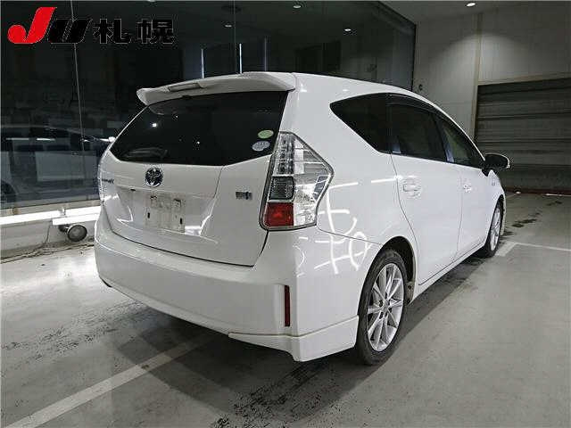 TOYOTA PRIUS ALPHA 2012