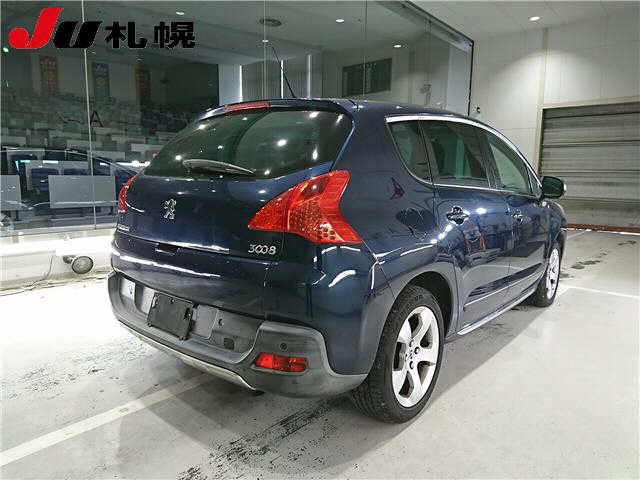 PEUGEOT 3008 2011