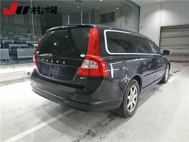 VOLVO V70 2010