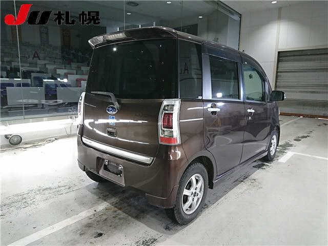 SUBARU LUCRA 2010