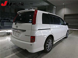 TOYOTA ISIS 2009