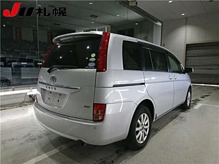 TOYOTA ISIS 2010