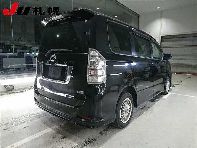 TOYOTA VOXY 2010