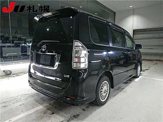 TOYOTA VOXY 2010