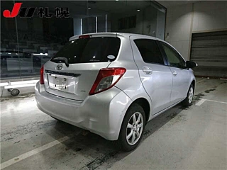 TOYOTA VITZ 2013