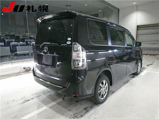 TOYOTA VOXY 2008