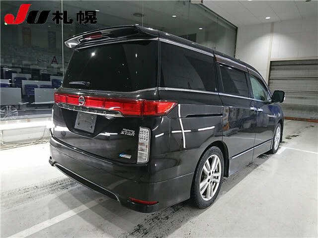 NISSAN ELGRAND 2010