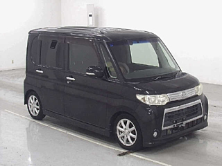 DAIHATSU TANTO 2011