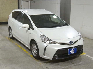 TOYOTA PRIUS ALPHA 2015