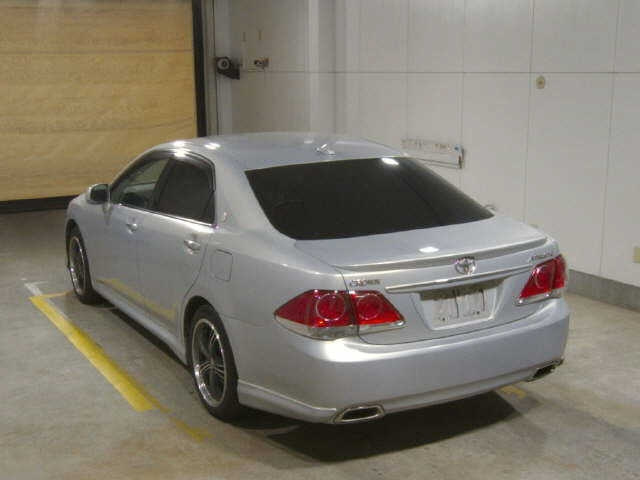 TOYOTA CROWN 2010