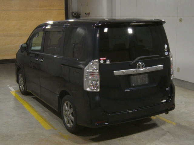 TOYOTA VOXY 2009