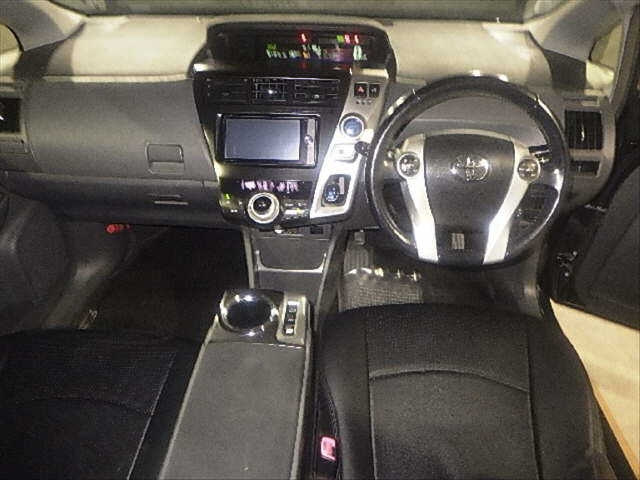 TOYOTA PRIUS ALPHA 2012
