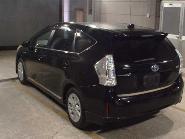 TOYOTA PRIUS ALPHA 2012