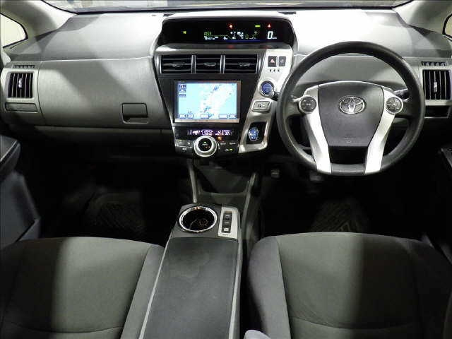 TOYOTA PRIUS ALPHA 2012