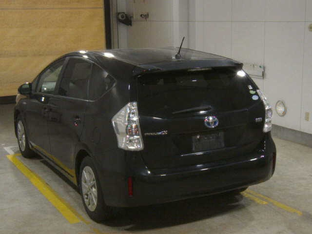 TOYOTA PRIUS ALPHA 2012