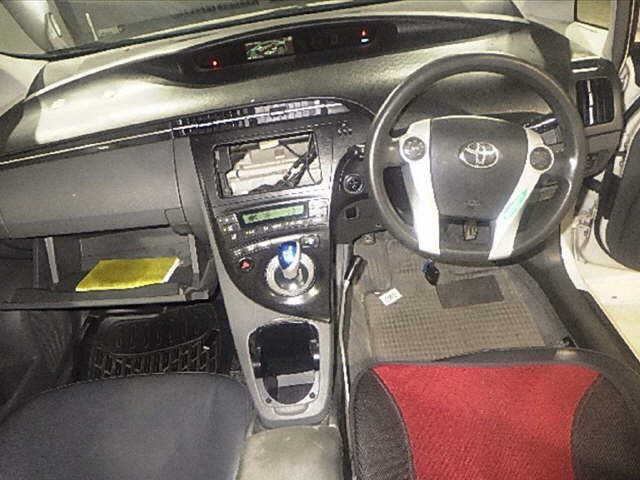 TOYOTA PRIUS 2011