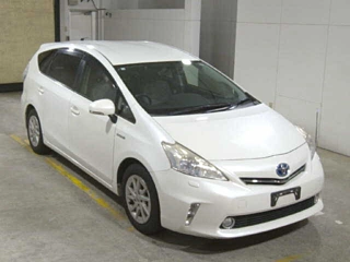 TOYOTA PRIUS ALPHA 2012