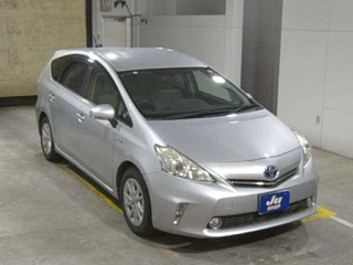 TOYOTA PRIUS ALPHA 2015