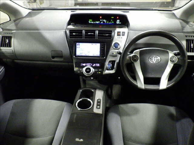 TOYOTA PRIUS ALPHA 2015
