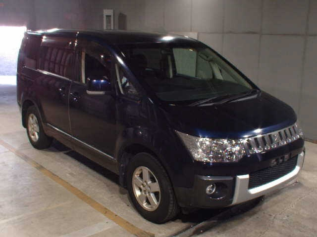 MITSUBISHI DELICA D5 2010