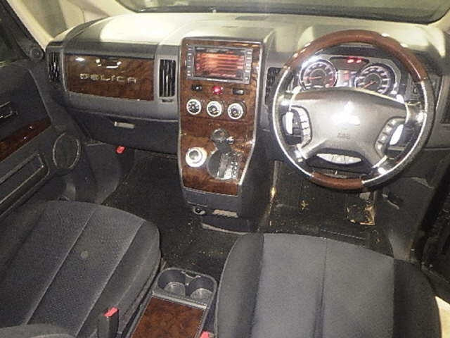 MITSUBISHI DELICA D5 2011