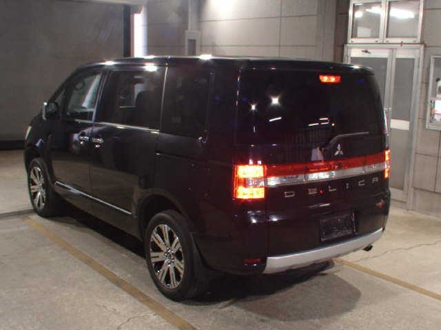 MITSUBISHI DELICA D5 2011